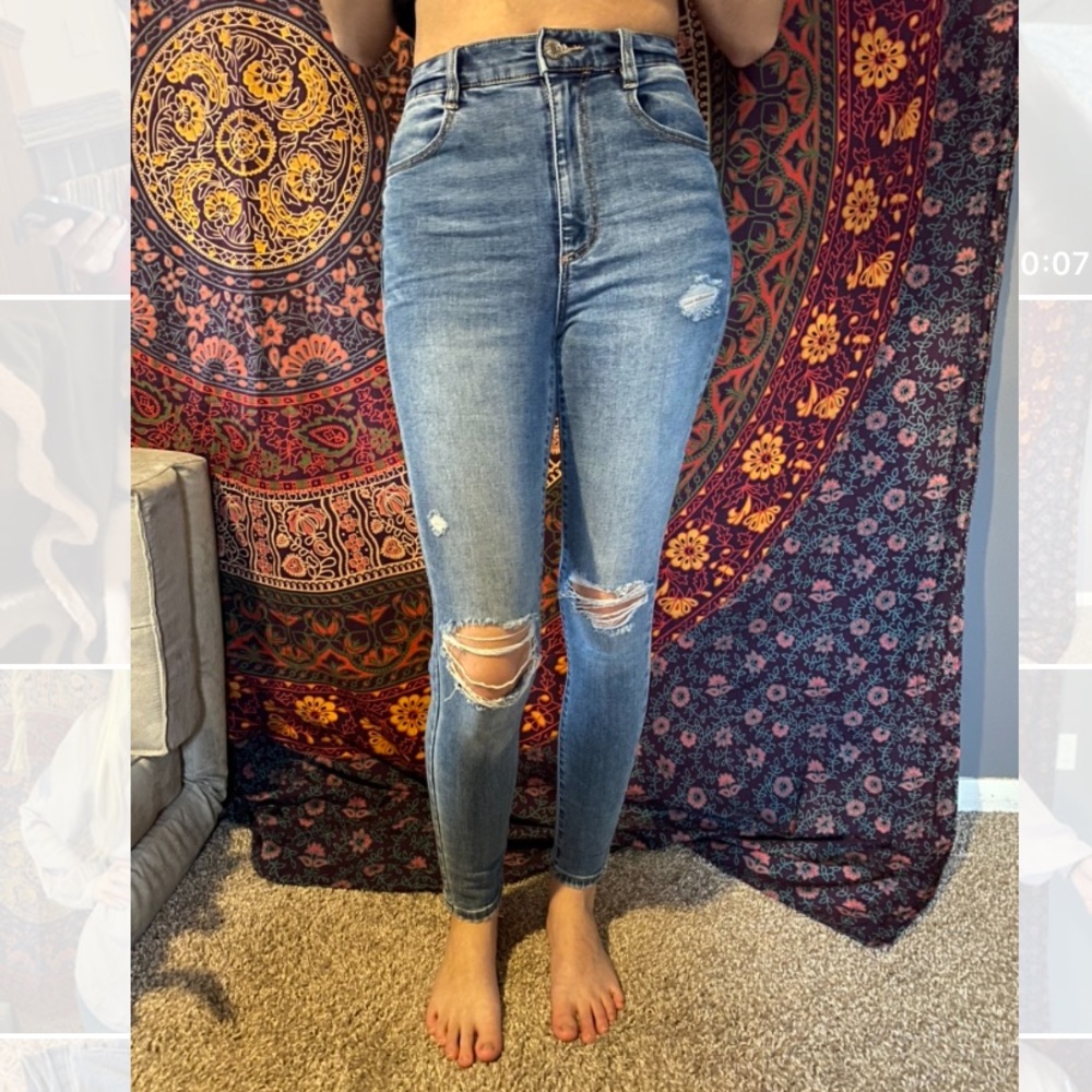 Ripped skinny jeans